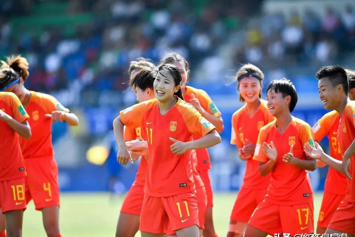 包含世界杯热身赛：国际女足再演辉煌的词条