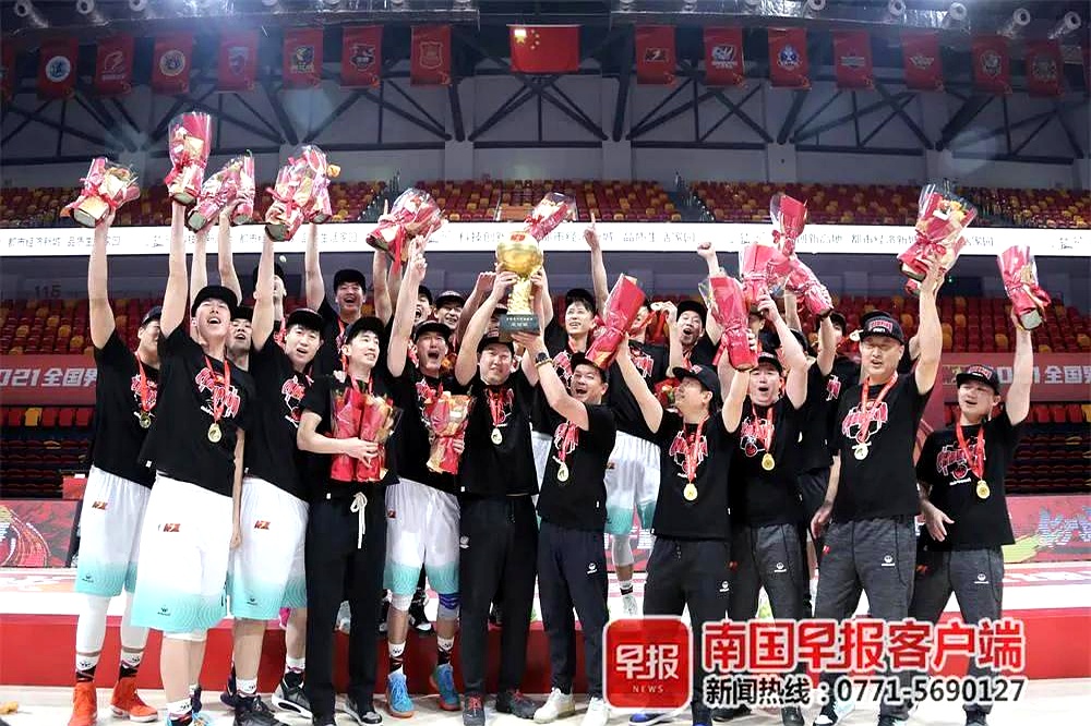 草根球队逆袭夺得胜利,引来大众热议 草根球队逆袭夺得胜利,引来大众热议