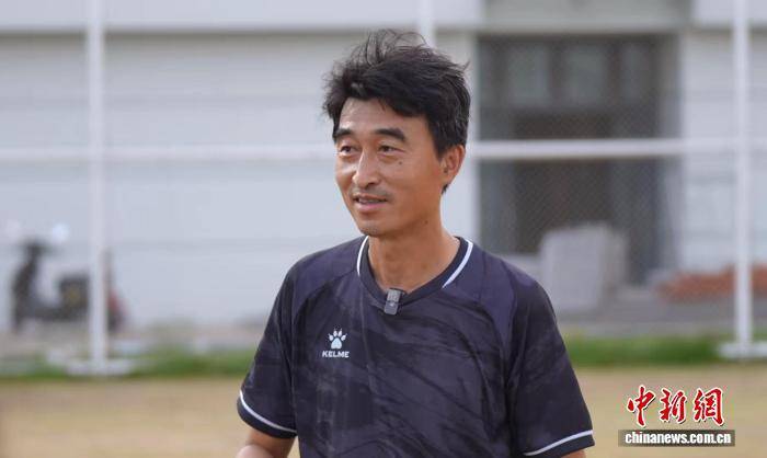 草根球队逆袭夺得胜利,引来大众热议 草根球队逆袭夺得胜利,引来大众热议