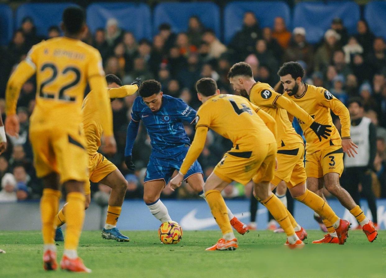 跨国球员在国外联赛中踢出精彩表现 跨国球员在国外联赛中踢出精彩表现