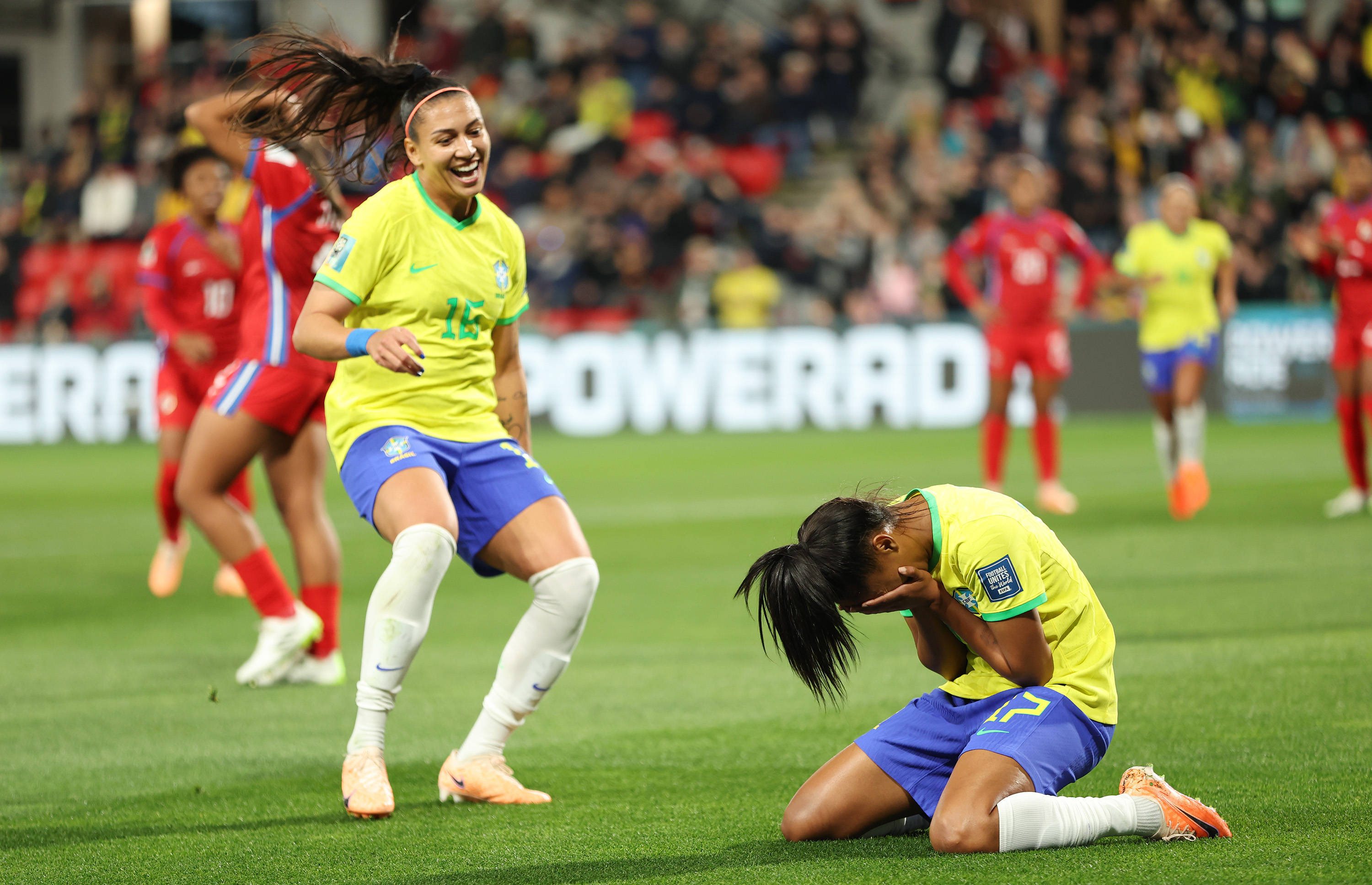 开云体育入口-奥地利女足球员备战热身比赛，迎接挑战