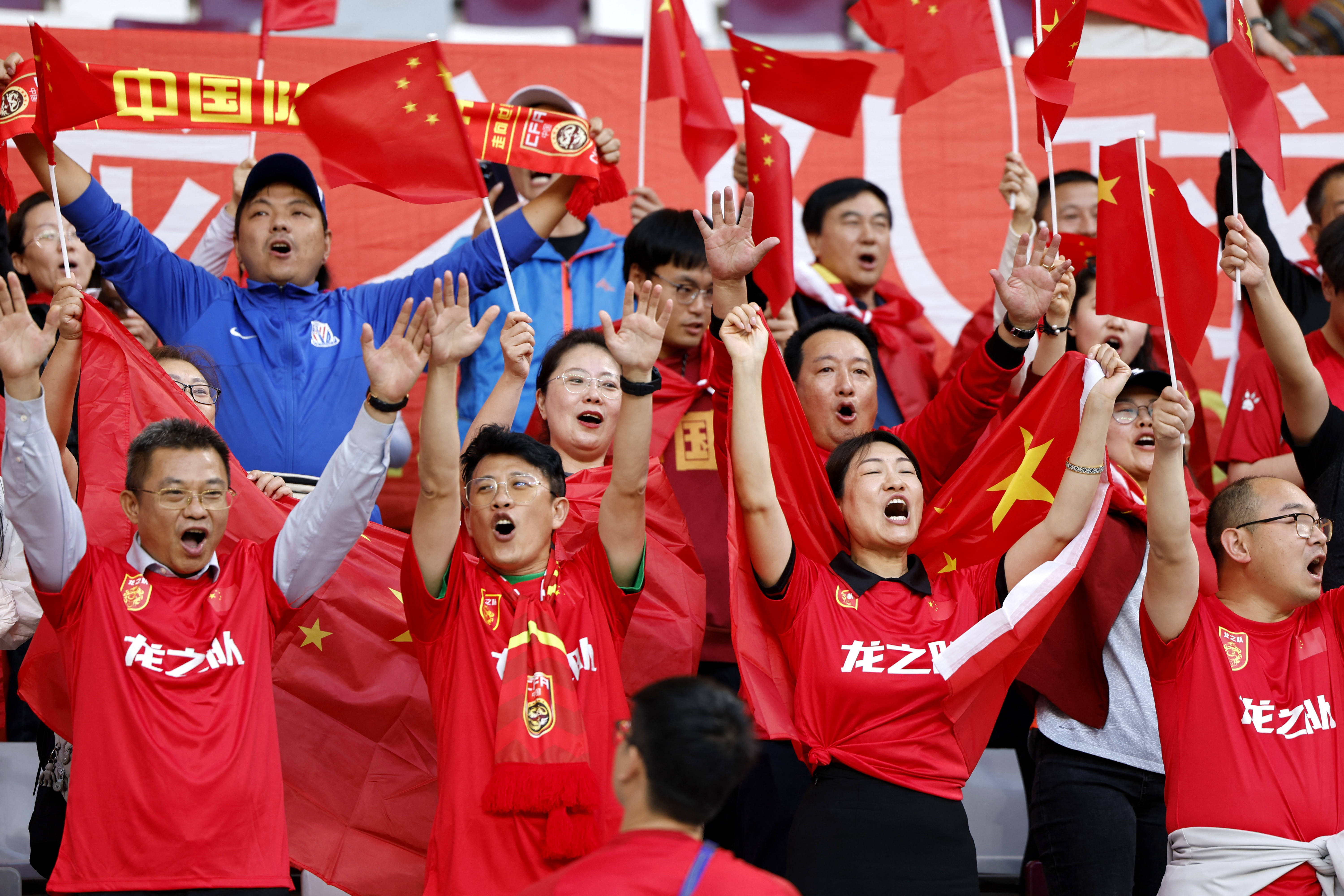 足球比赛彩票热销,球迷热情参与的简单介绍 足球比赛彩票热销,球迷热情参与的简单介绍