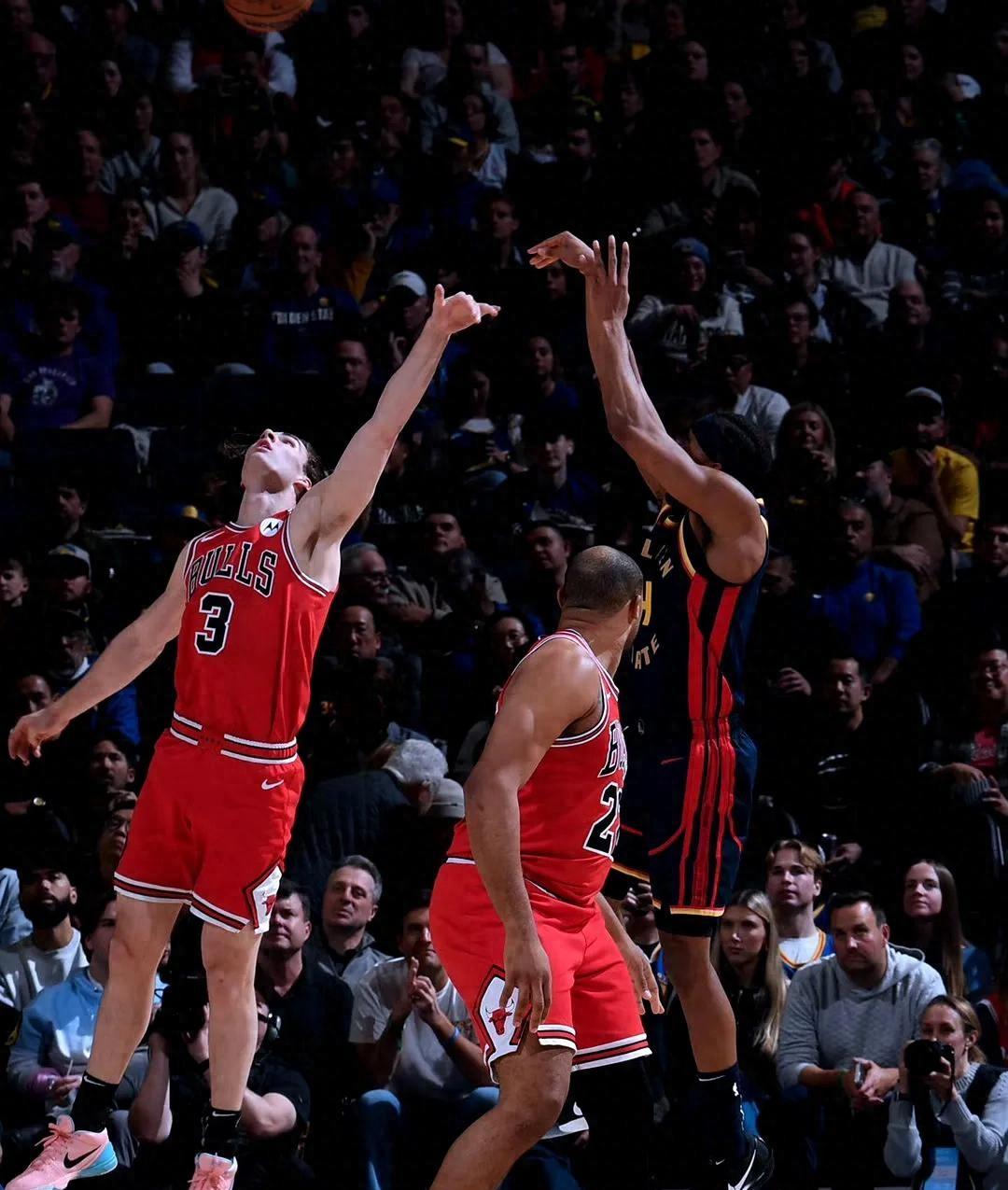 公牛主场力克尼克斯,拉文砍下全队最高分的简单介绍 公牛主场力克尼克斯,拉文砍下全队最高分的简单介绍