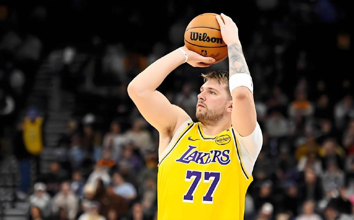 独行侠再次击败湖人,卢卡-东契奇大秀技术 独行侠再次击败湖人,卢卡-东契奇大秀技术