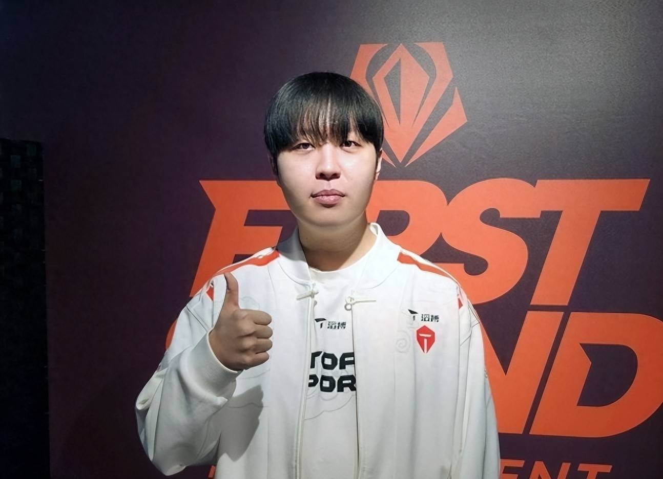 包含SHR绝杀BRO,Peanut关键团战开团秒人激烈交锋四强赛,锁定晋级资格的词条 包含SHR绝杀BRO,Peanut关键团战开团秒人激烈交锋四强赛,锁定晋级资格的词条